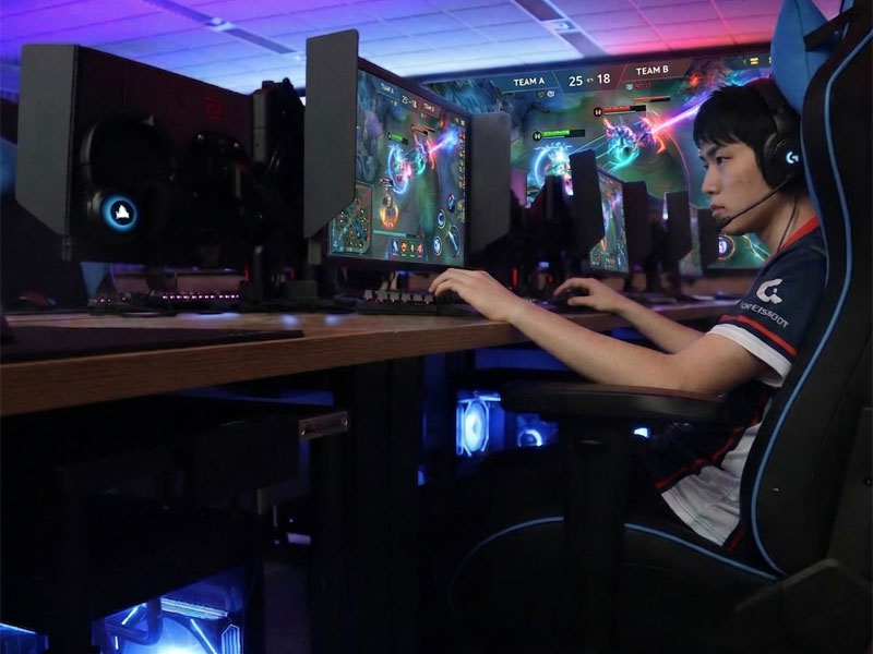 eスポーツアリーナ　ゲーミングPC